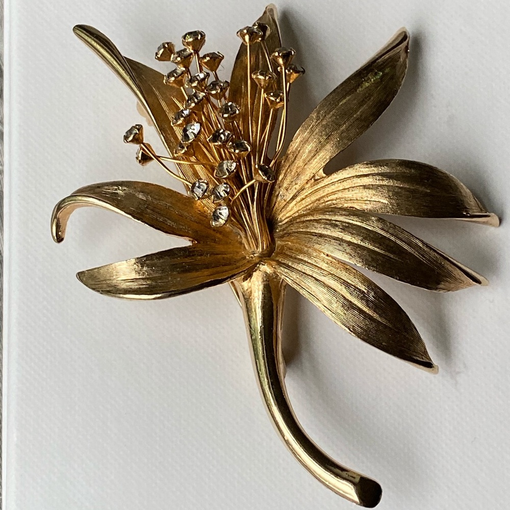 🛍 Stunning Vintage JUDY LEE Gold Flower Brooch